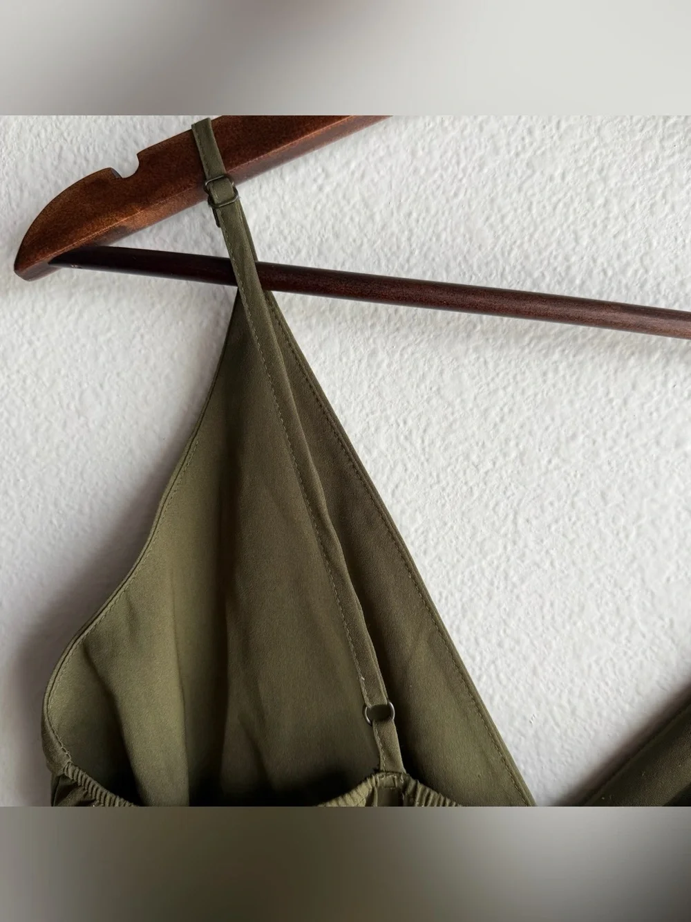 Tobi Olive Green Surplice Romper Shorts Medium Elastic Waist Lightweight Casual - Picture 5 of 15